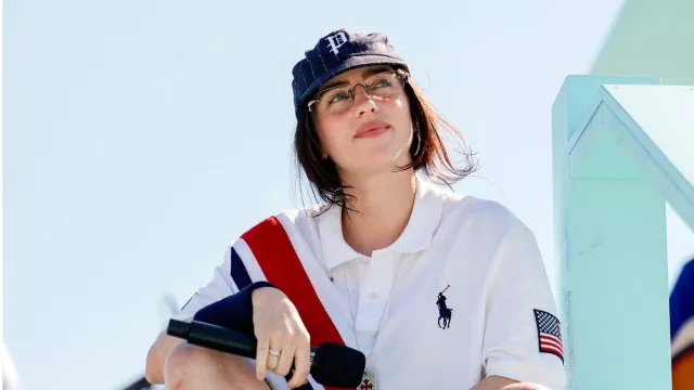 Billie Eilish na celebração da entrega dos Jogos Olímpicos, 2024.