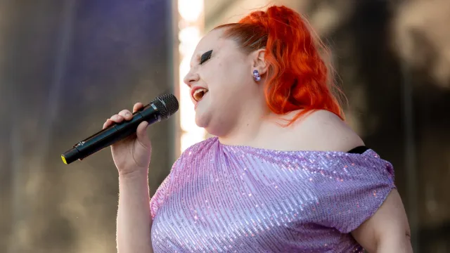 Beth Ditto, vocalista dos Gossip, a atuar no MEO Kalorama, 2024.