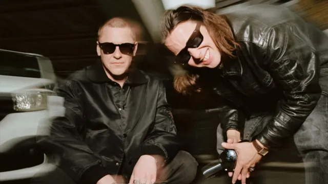 Josh Lloyd-Watson e Tom McFarland dos Jungle.