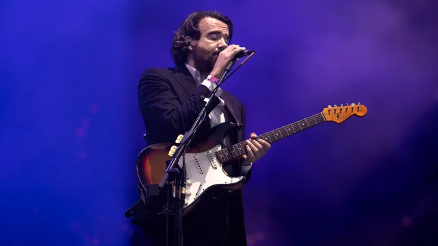 Miguel Araújo com os Quatro e Meia no festival MEO Marés Vivas 2025.