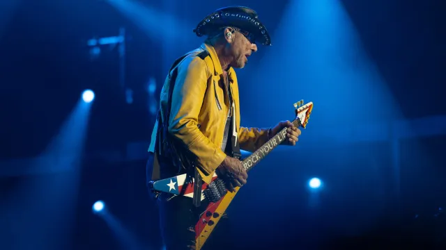 Rudolf Schenker em concerto com os Scorpions no festival MEO Marés Vivas 2025.